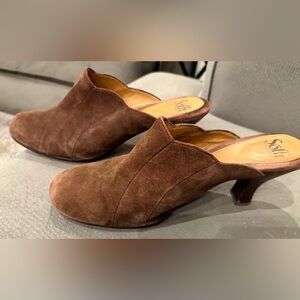 Brown Suede Women's Clogs (size 10) ~ great for Thanksgiving!